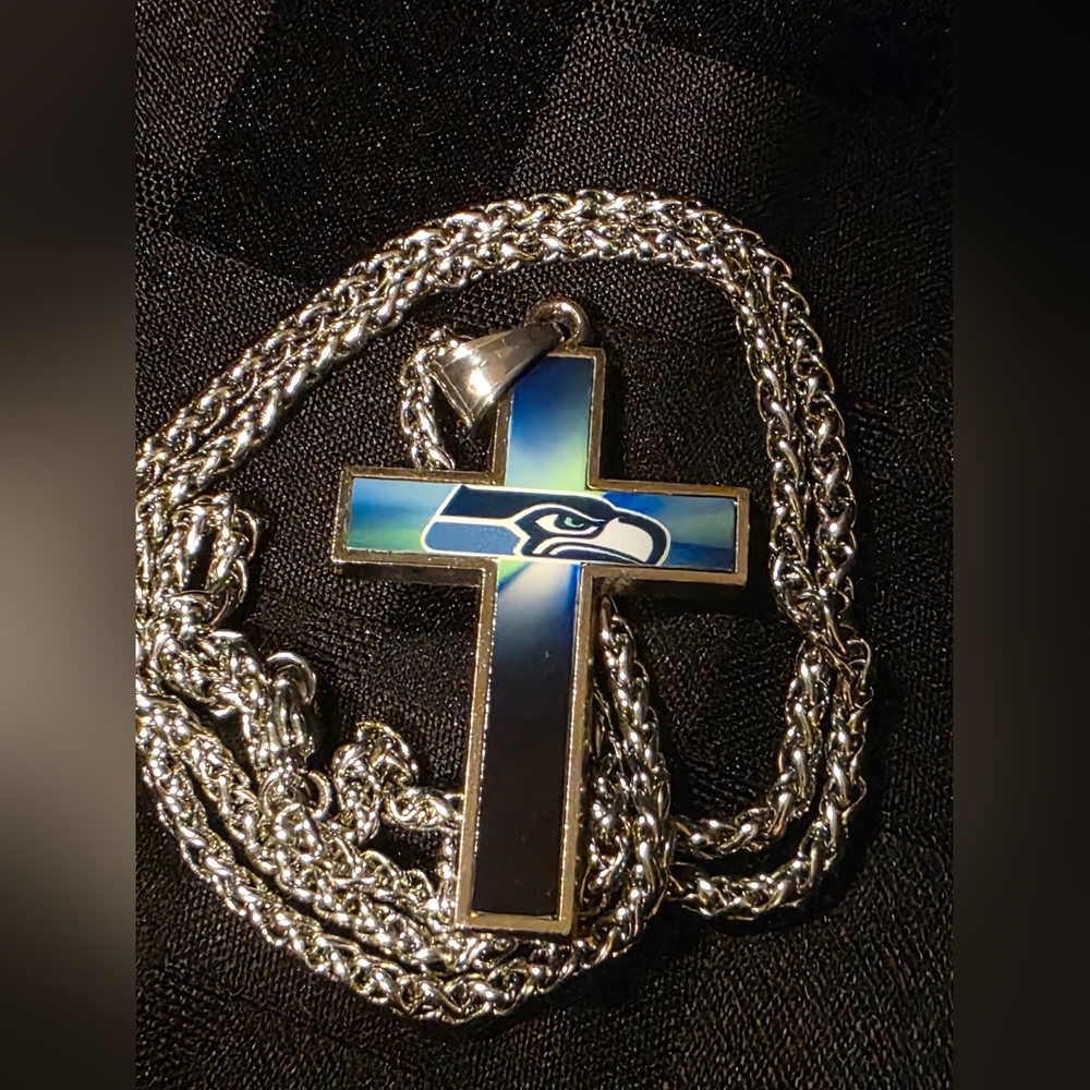 Seattle Seahawks NFL Cross Pendant Necklace - Silver Tone Chain